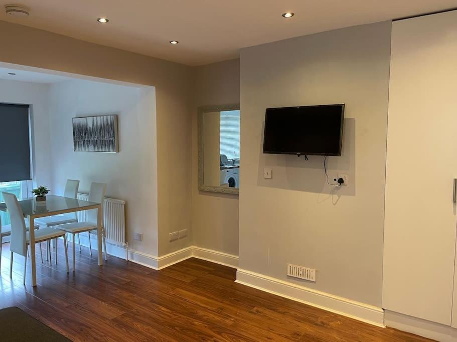 Entire Ground Floor Apartment In Watford Watford  Exteriér fotografie