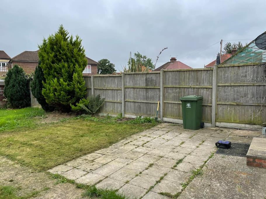 Entire Ground Floor Apartment In Watford Watford  Exteriér fotografie